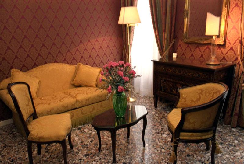 Junior Suite with Canal View (4 Adults) image 2