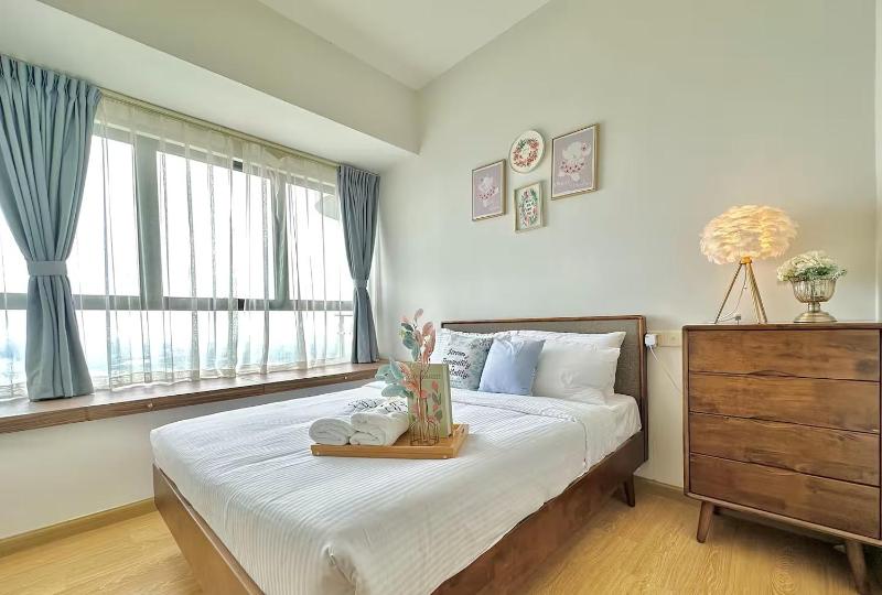Bay Laurel Country Garden Danga Bay - image 3