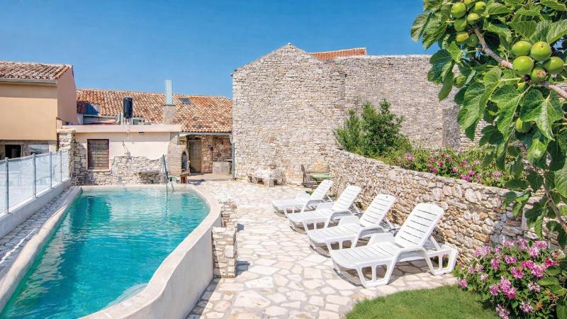 Old Stone House Vodnjan by Villas Guide - image 1