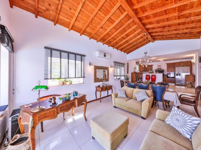 VILLA SCARLETT - image 21