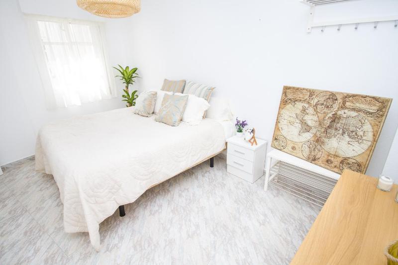 C57 - Spacious and Bright Apartment - image 8