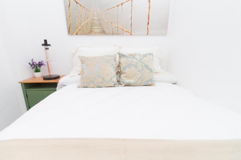 C57 - Spacious and Bright Apartment - image 11
