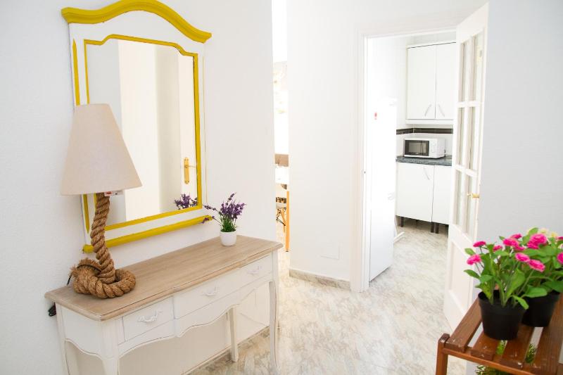 C57 - Spacious and Bright Apartment - image 9