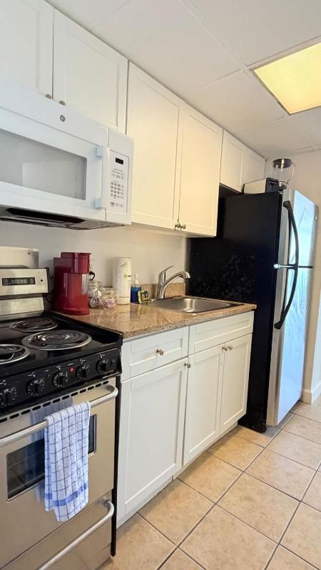 Awesome Oceanfront 1bd pool and hot tub - image 10