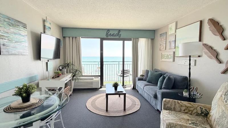 Coastal Oceanfront 1bd pool and hot tub - image 3