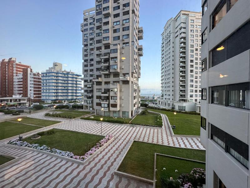 Parquemar Center 3 Torre F Apartamento 202 - image 16