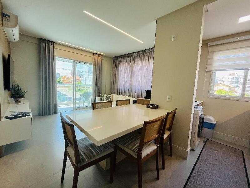 Residencial Cayman - Apartamento espaçoso a apenas 3 minutos da Praia de Palmas com ar-condicionado em todos os cômodos e sacada com vista para a rua. - image 2