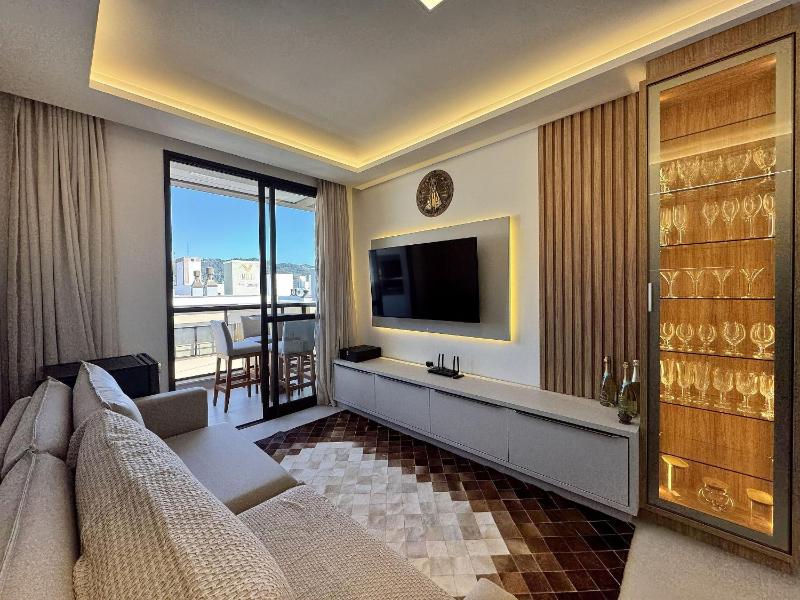 Oásis do Atlântico 402 A – Apartamento amplo em condomínio completo a apenas 5 minutos da Praia de Palmas - image 1