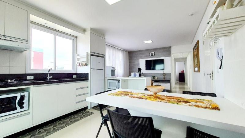Residencial Renata - Apartamento completo na Praia de Palmas a 315 metros do mar com 3 dormitórios e acomodação para até 8 pessoas. - image 1