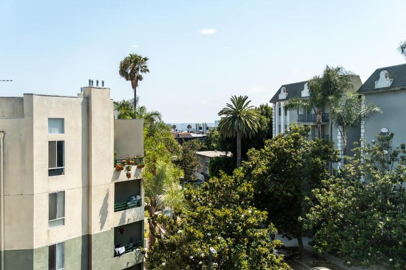 2 Bedroom Penthouse Top Floor With Amazing Views With Pool and Gym - image 9