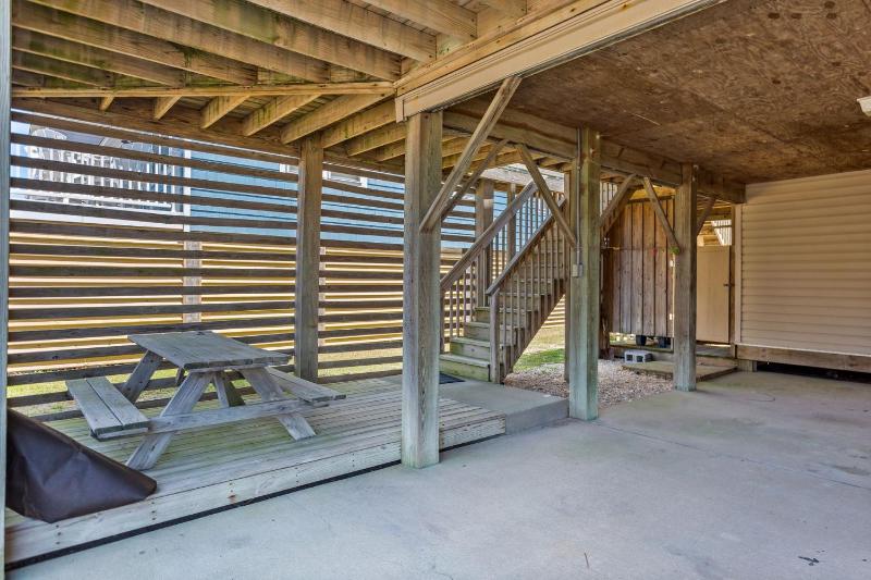 5042 - Beachside Hangar - image 36