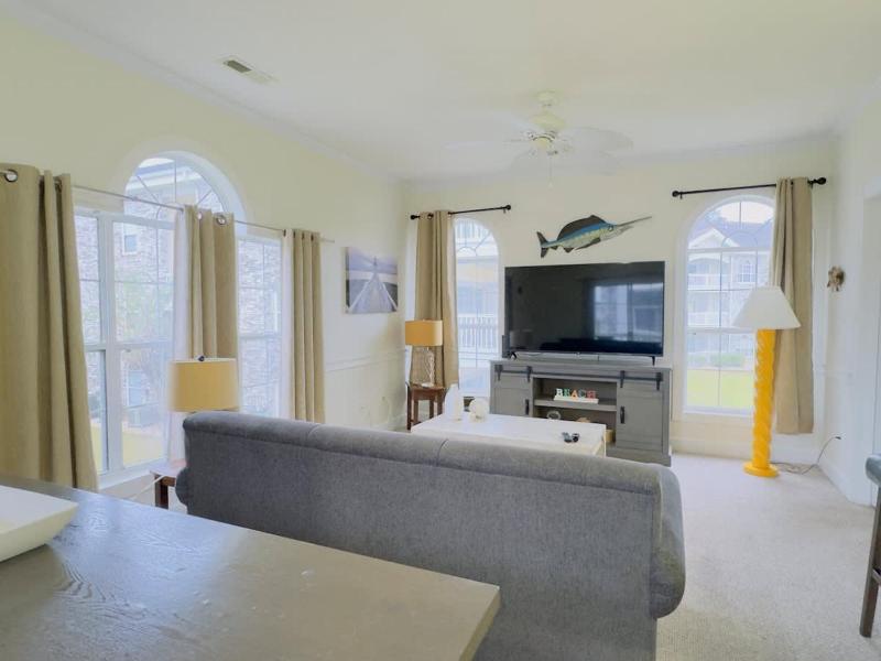 Cozy 1BR Getaway with King Bed Near Beach - image 22