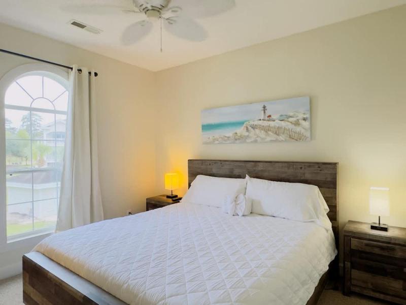 Cozy 1BR Getaway with King Bed Near Beach - image 3