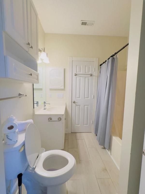 Cozy 1BR Getaway with King Bed Near Beach - image 12