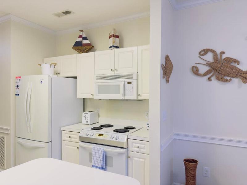 Cozy 1BR Getaway with King Bed Near Beach - image 18