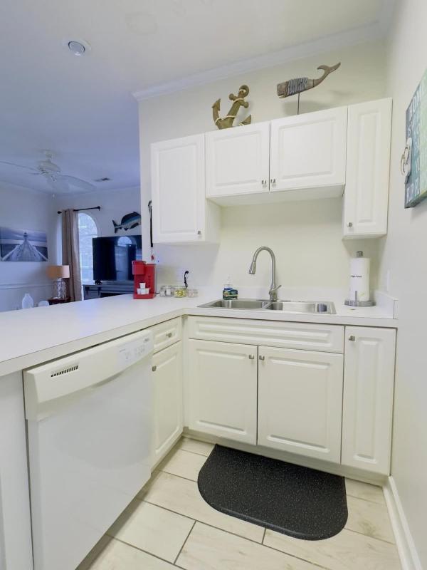 Cozy 1BR Getaway with King Bed Near Beach - image 16
