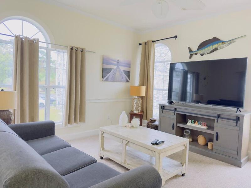 Cozy 1BR Getaway with King Bed Near Beach - image 21