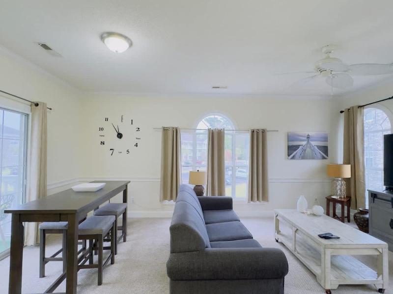 Cozy 1BR Getaway with King Bed Near Beach - image 11