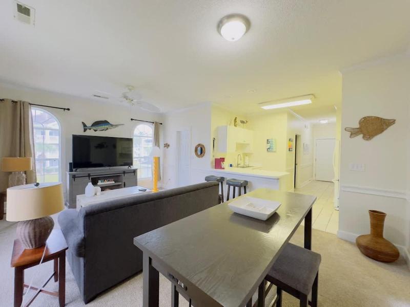 Cozy 1BR Getaway with King Bed Near Beach - image 17