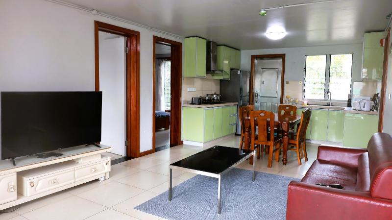 Flagstaff Apartment -Two bedroomfree parking - image 5