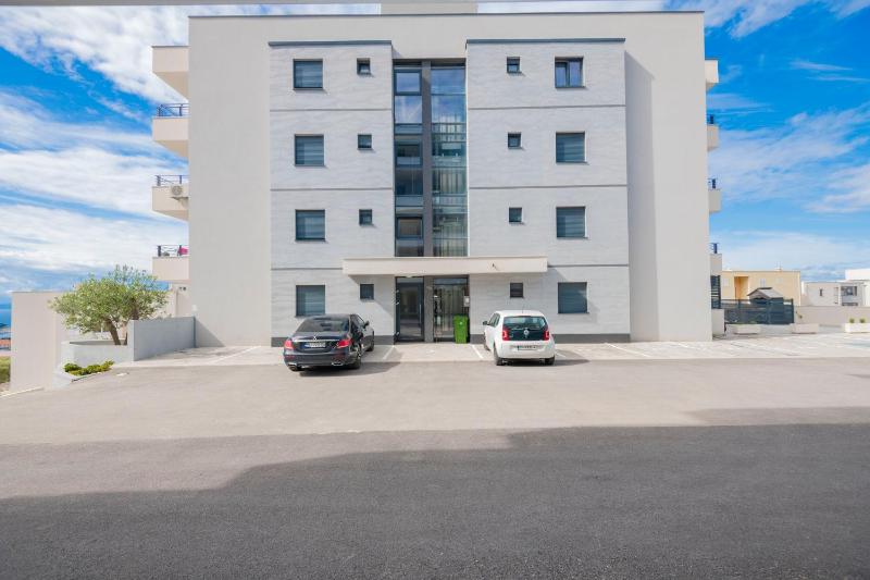 Apartment Makarska 18 - image 1
