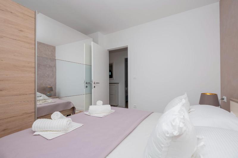 Apartment Makarska 18 - image 2