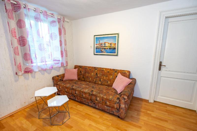 Apartment Split 2 - image 1
