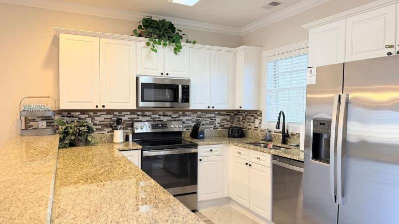 Beautiful ground floor Golf View condo - image 17