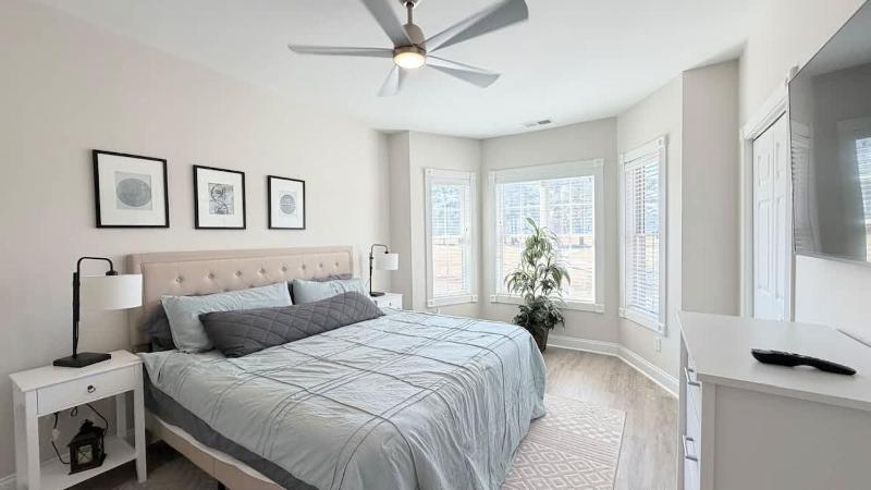 Beautiful ground floor Golf View condo - image 13