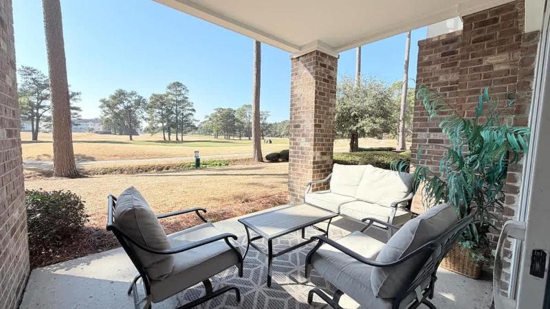 Beautiful ground floor Golf View condo - image 1