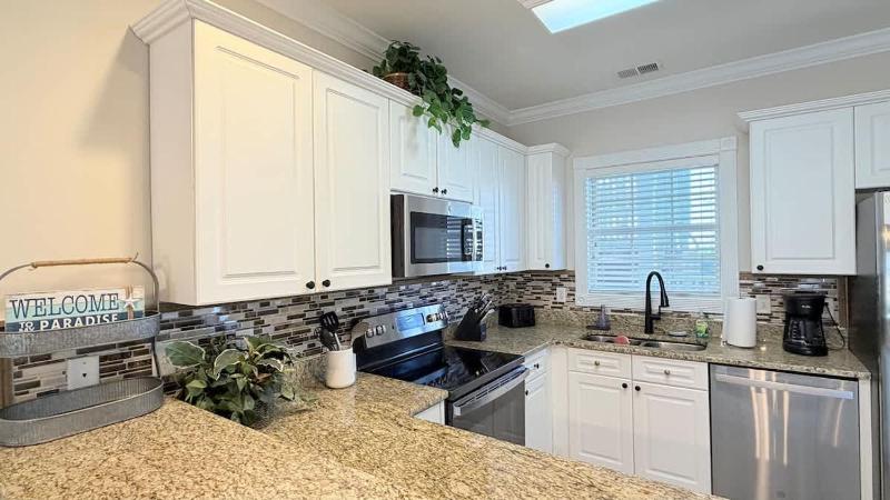Beautiful ground floor Golf View condo - image 23