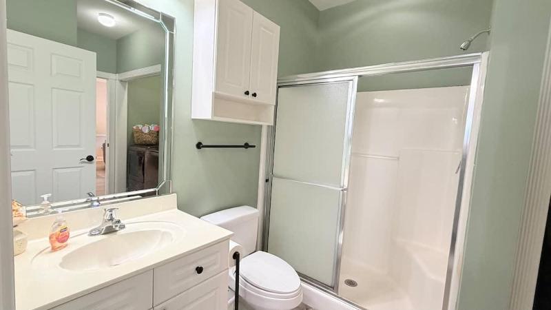 Beautiful ground floor Golf View condo - image 37