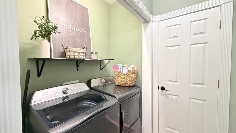 Beautiful ground floor Golf View condo - image 40