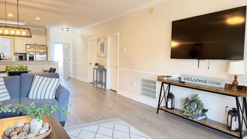 Beautiful ground floor Golf View condo - image 39