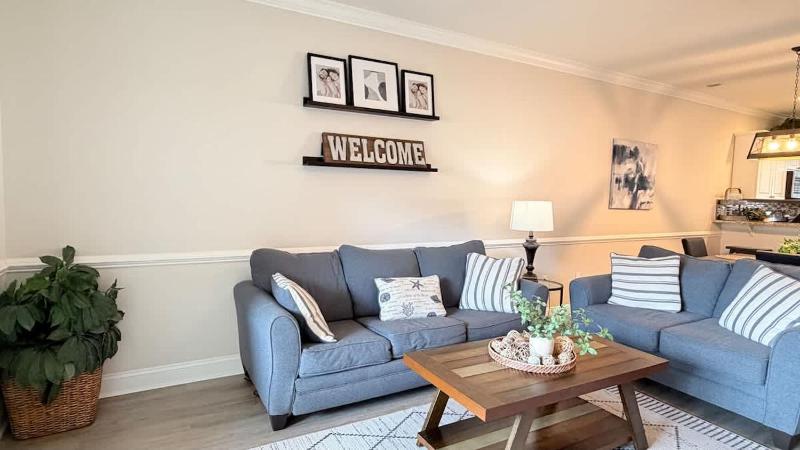 Beautiful ground floor Golf View condo - image 21