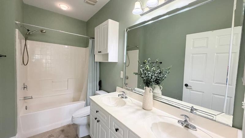 Beautiful ground floor Golf View condo - image 32