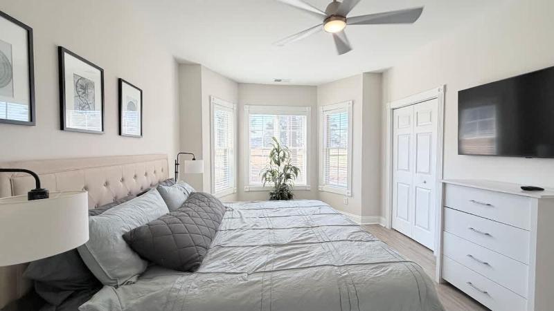 Beautiful ground floor Golf View condo - image 7