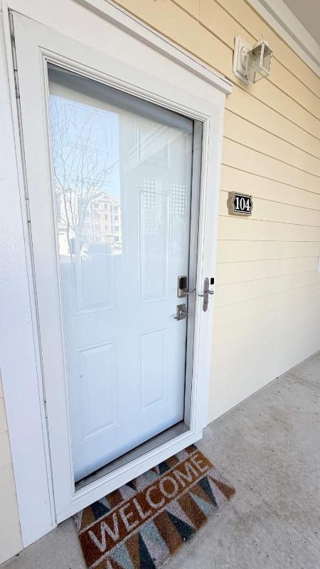 Beautiful ground floor Golf View condo - image 14