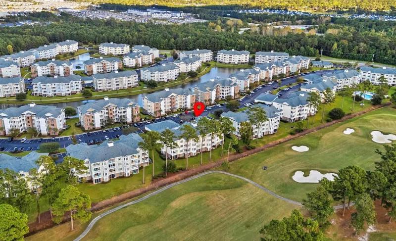 Beautiful ground floor Golf View condo - image 34