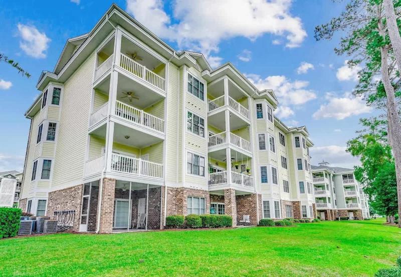 Beautiful ground floor Golf View condo - image 11