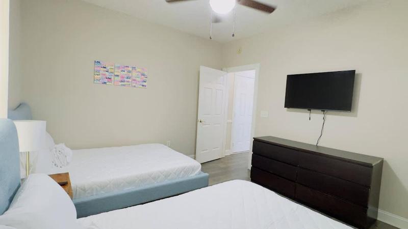 Coastal Comfort 3BR Condo Balcony Elevator - image 11