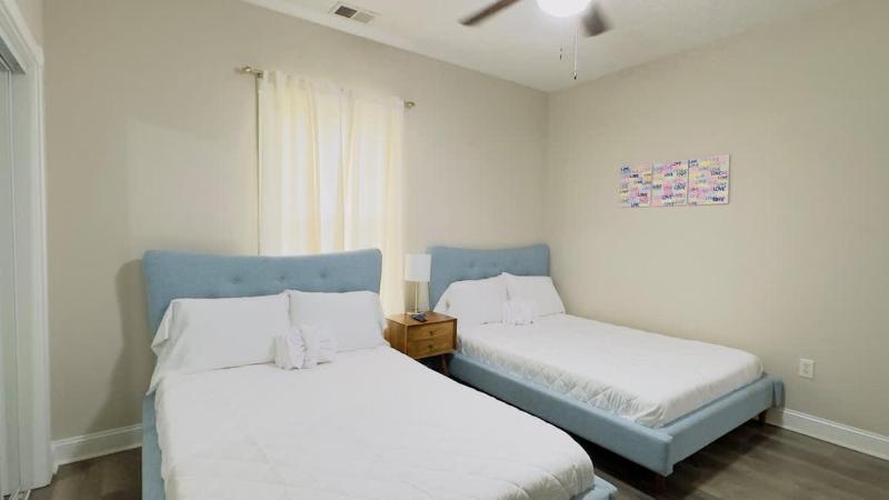 Coastal Comfort 3BR Condo Balcony Elevator - image 30