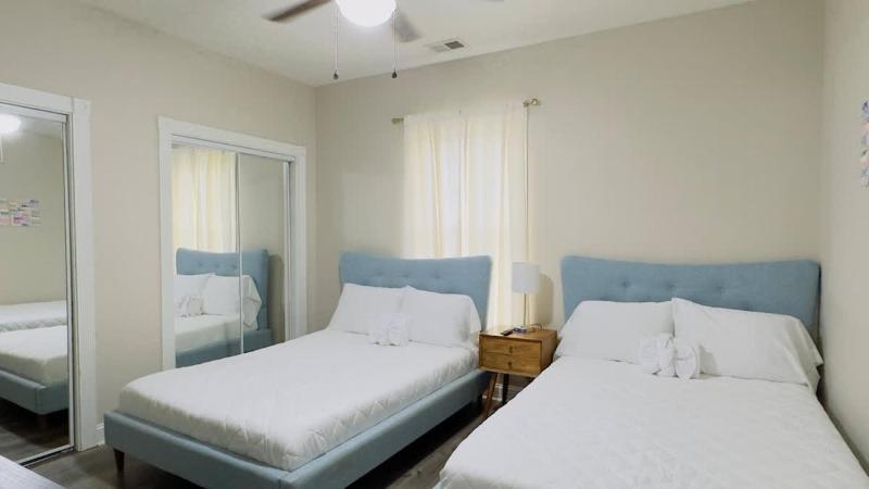 Coastal Comfort 3BR Condo Balcony Elevator - image 7