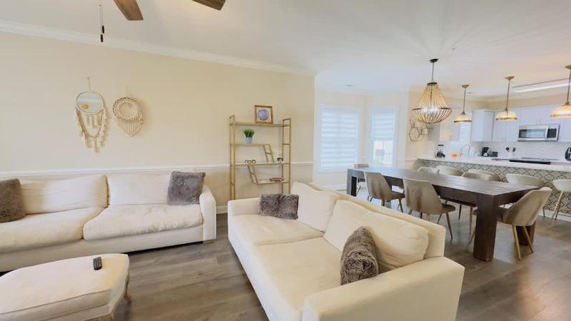 Coastal Comfort 3BR Condo Balcony Elevator - image 13