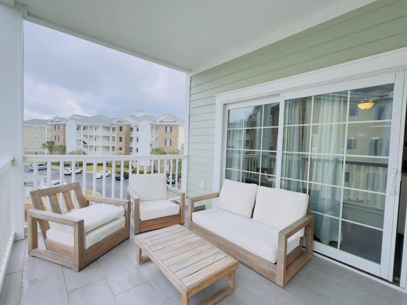 Coastal Comfort 3BR Condo Balcony Elevator - image 33