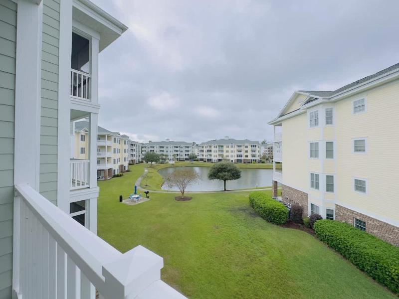 Coastal Comfort 3BR Condo Balcony Elevator - image 6