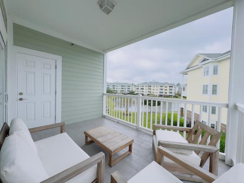 Coastal Comfort 3BR Condo Balcony Elevator - image 25