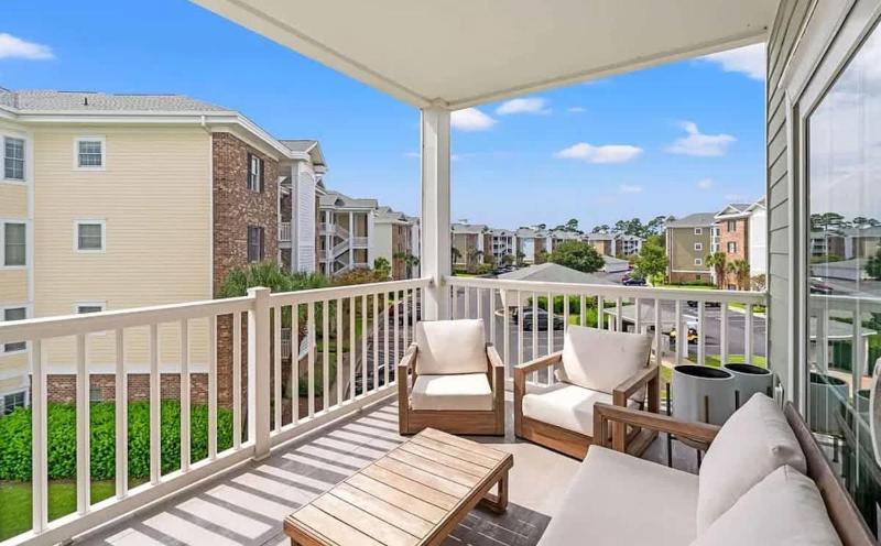 Coastal Comfort 3BR Condo Balcony Elevator - image 5