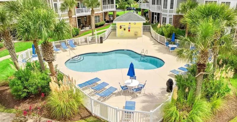 Coastal Comfort 3BR Condo Balcony Elevator - image 29
