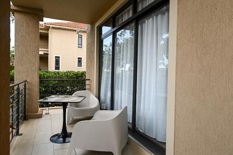 Eric Wilkins villas - image 13